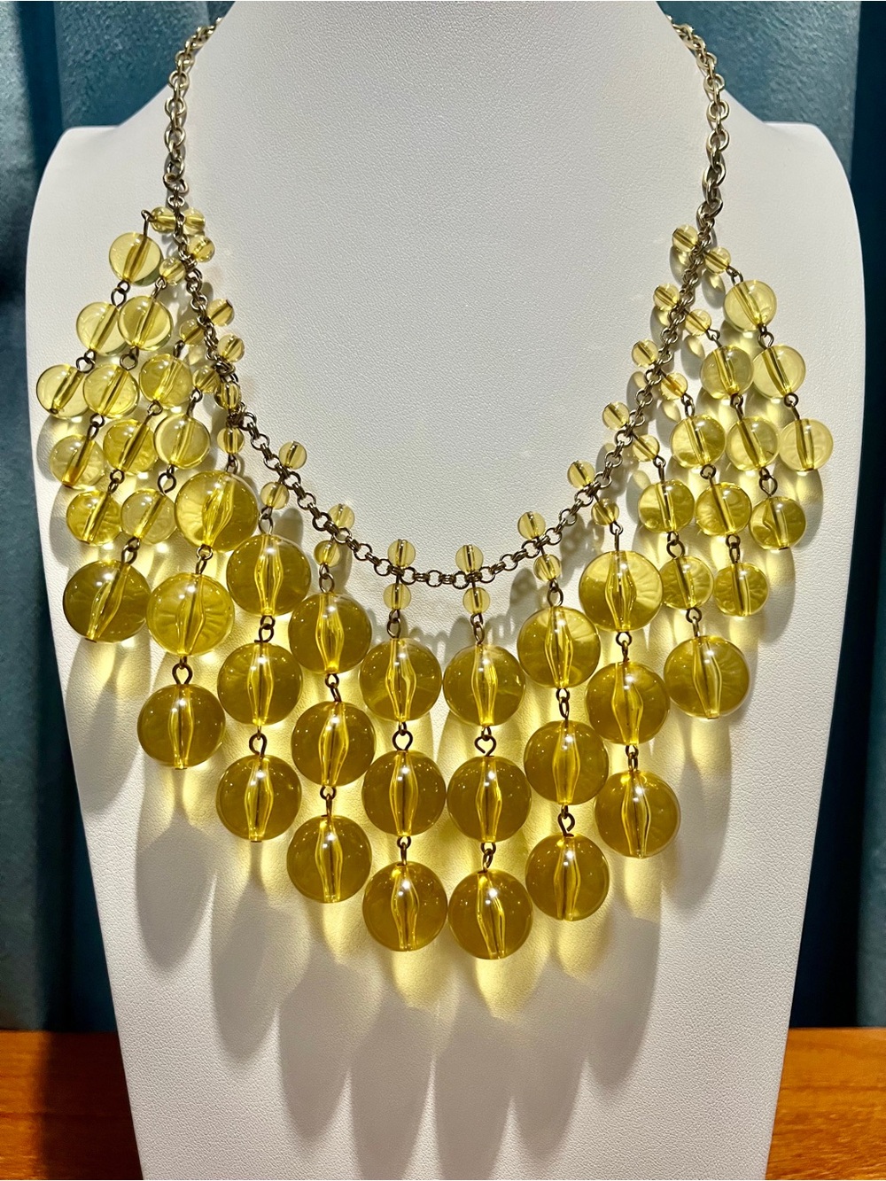 Rare Vintage J.Crew Rare Chartreuse
Lucite Bubble Cascade